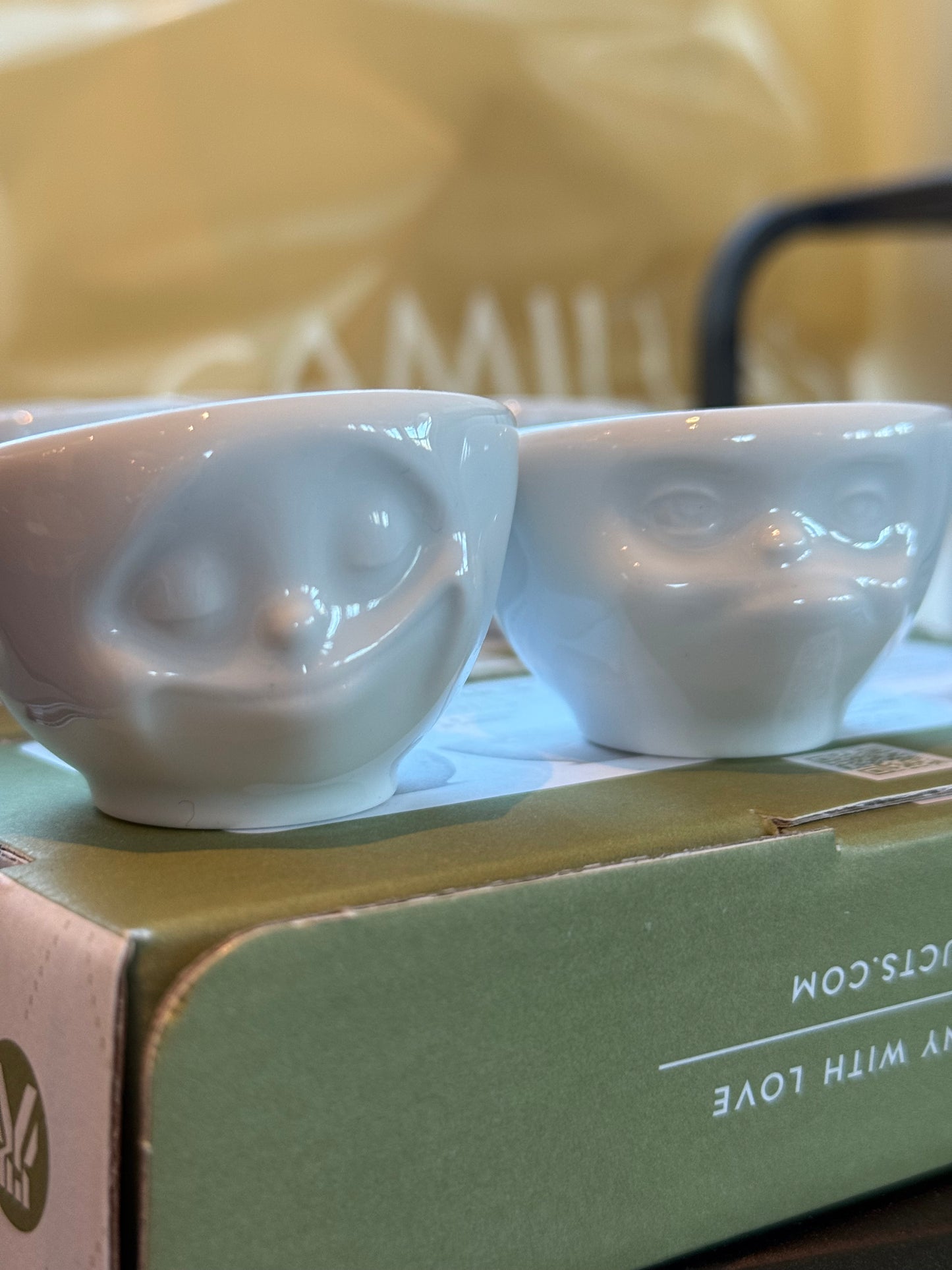 Tassen eggeglass glücklich og hmpff!