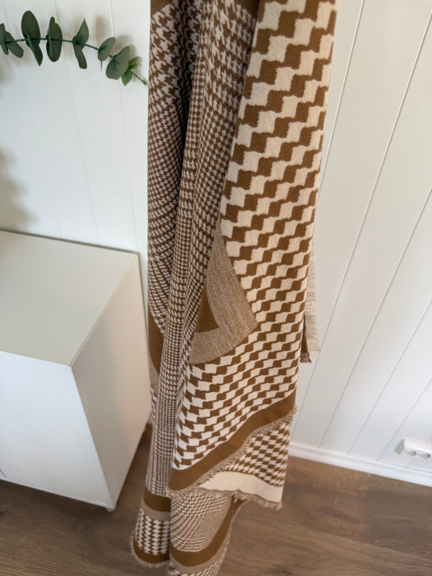 Okai skjerf beige. 20% ull. 80% viskose