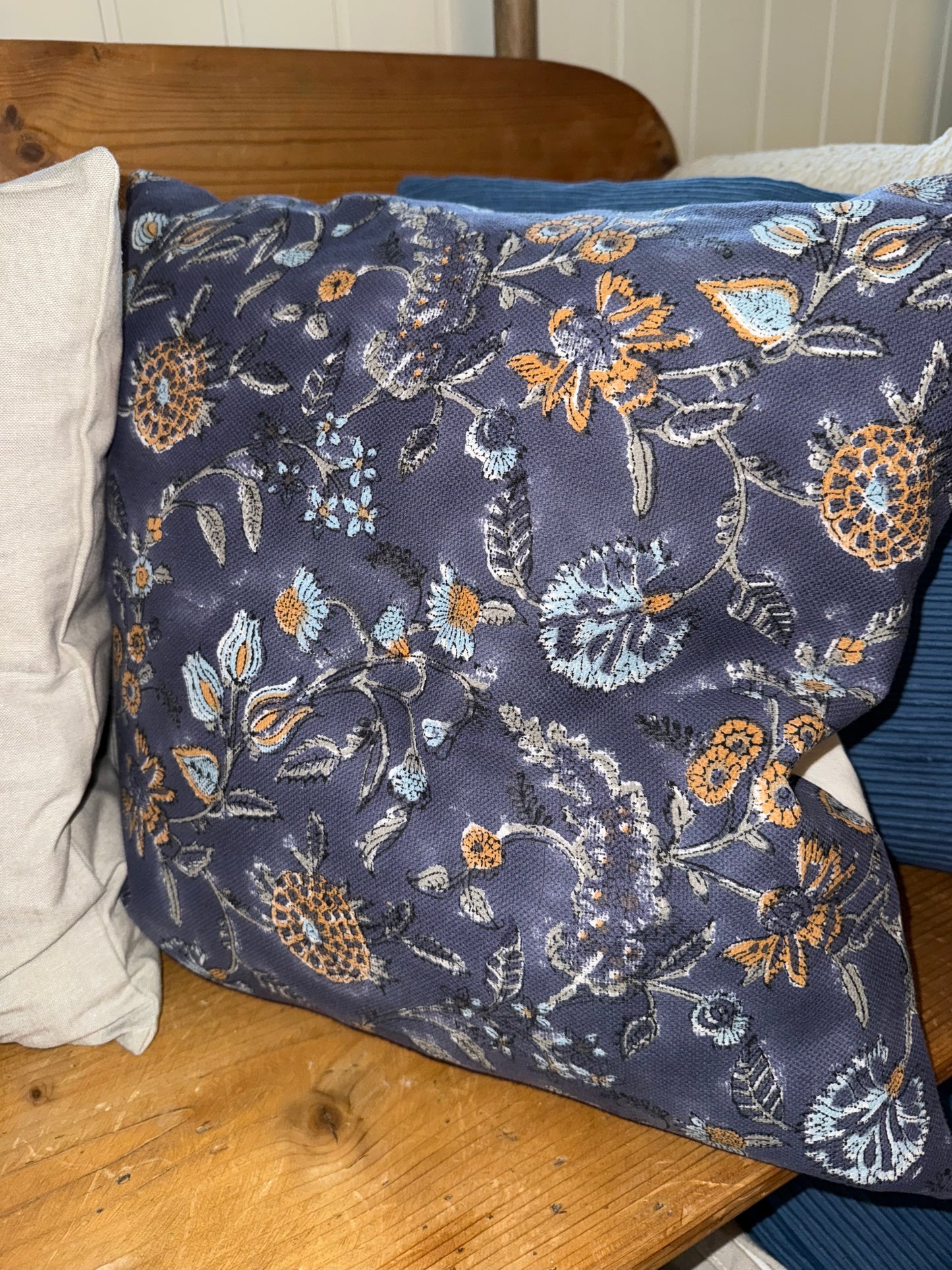 Putetrekk blomster trykk blå 50x50cm