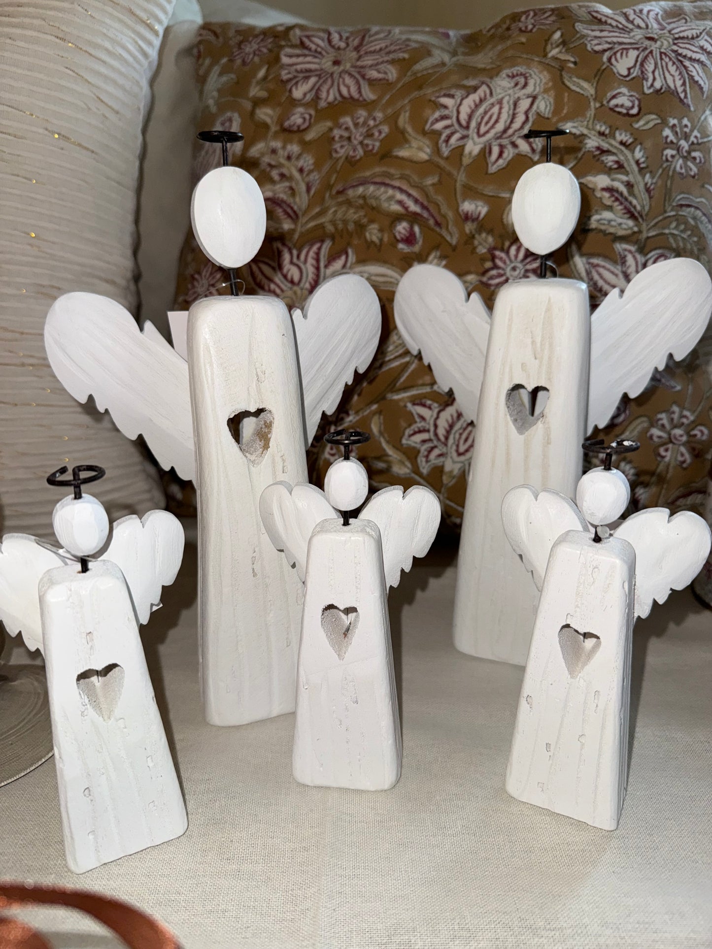 Engel stående hvit i tre. liten