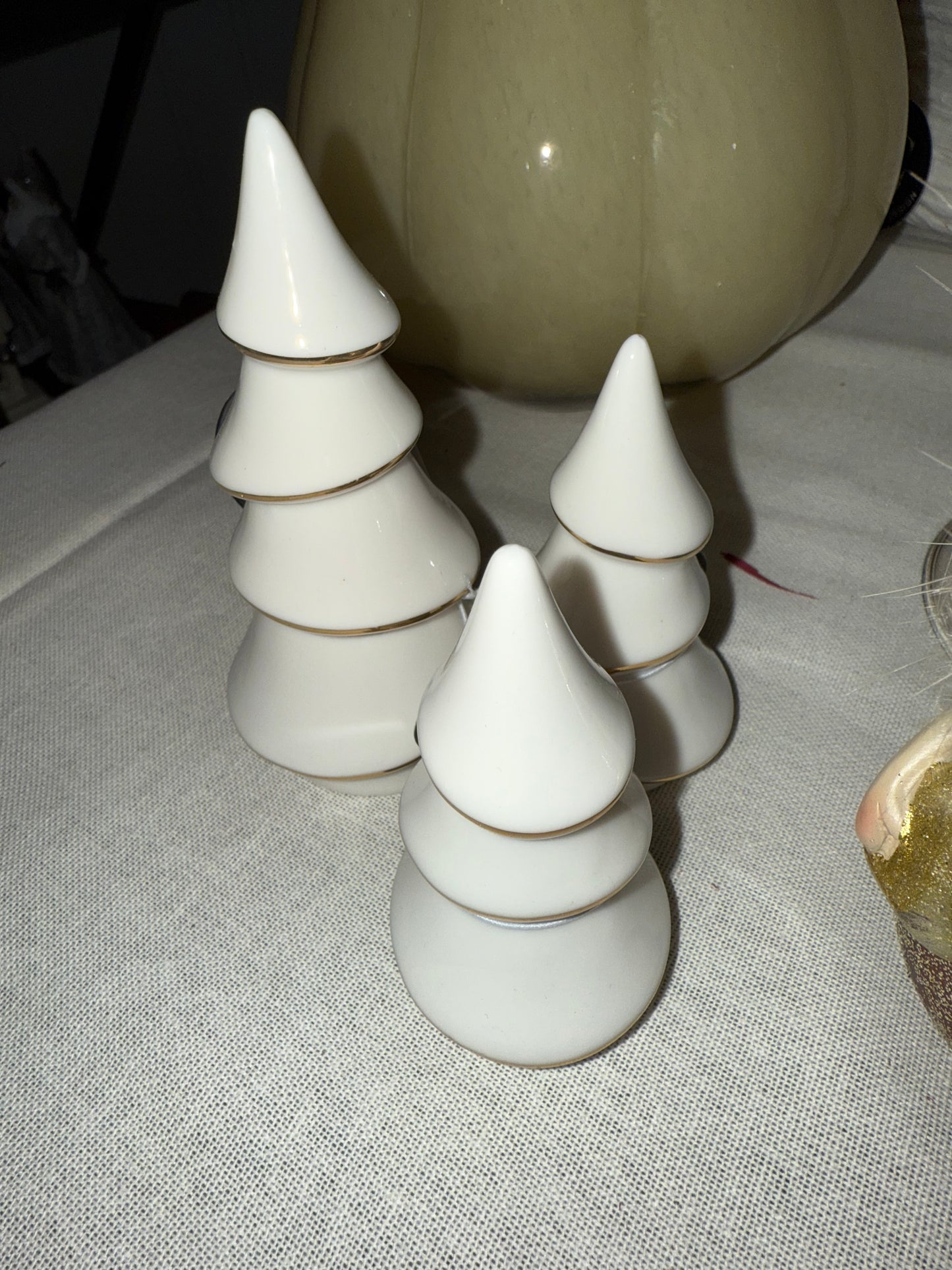 Juletre hvit m/gull 4.8x4.8x10.6cm