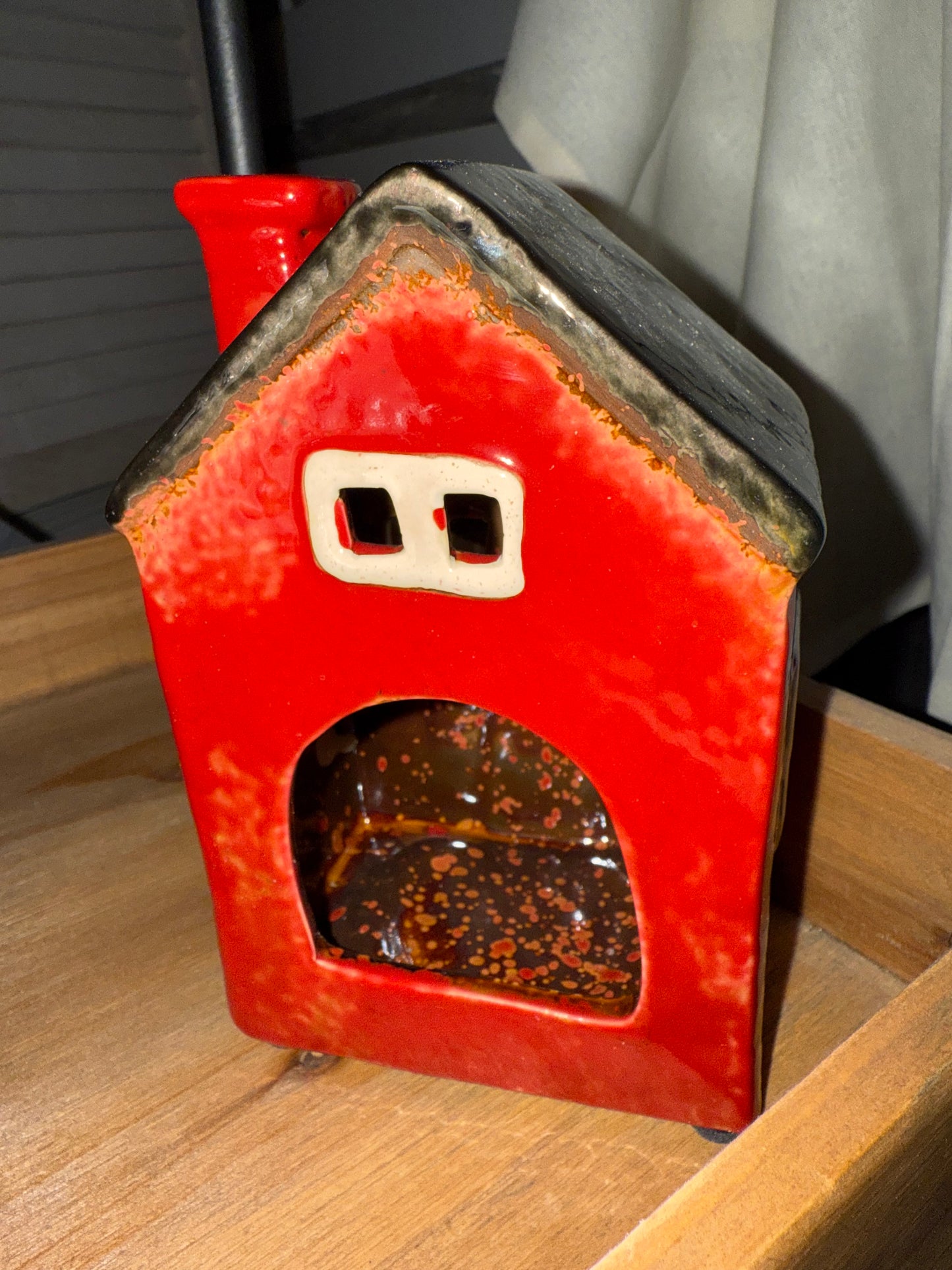 hus rød m/hjertevindu