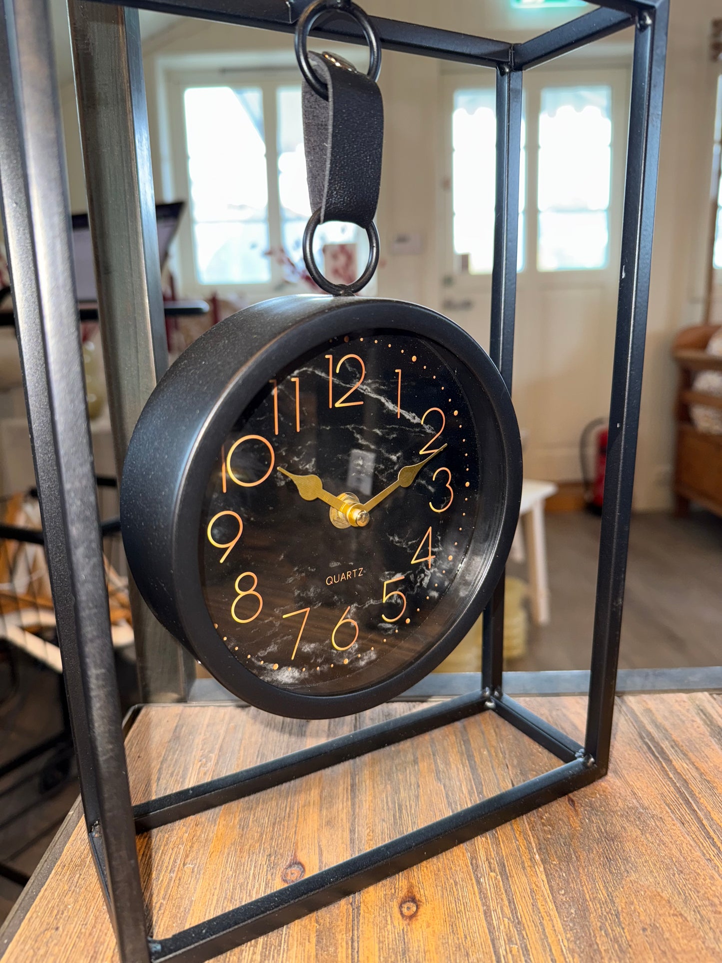 Bord-klokke metall 20x7.5x30cm