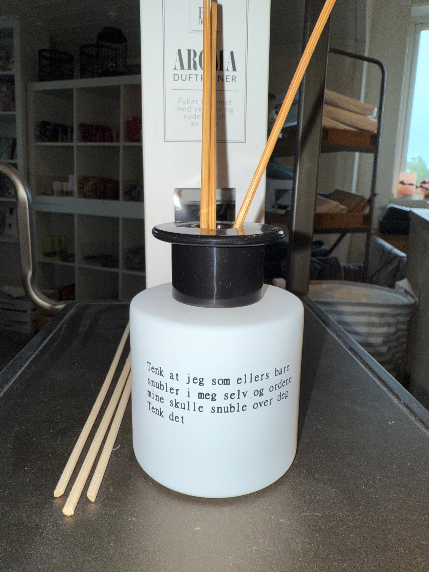 duftolje matt hvit 7x7cm 100ml 6 pinner