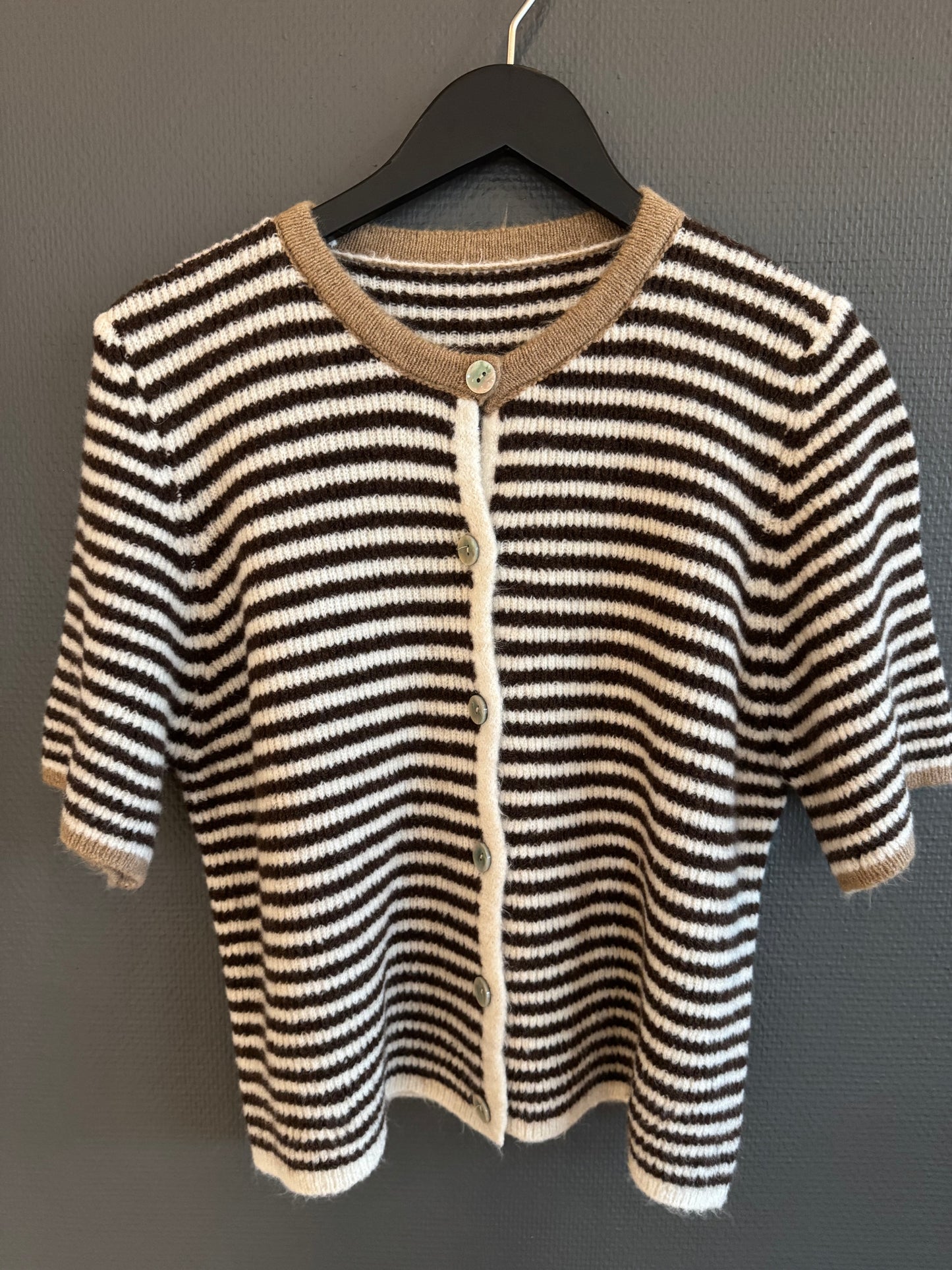 Vest m/ korte armer brun og hvit