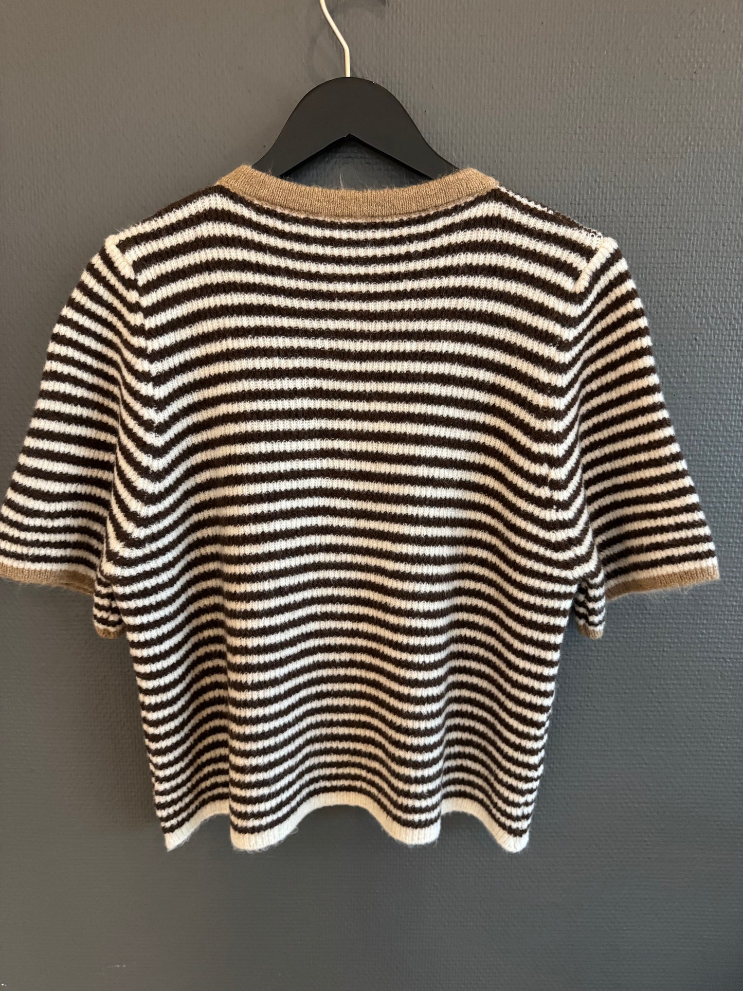 Vest m/ korte armer brun og hvit