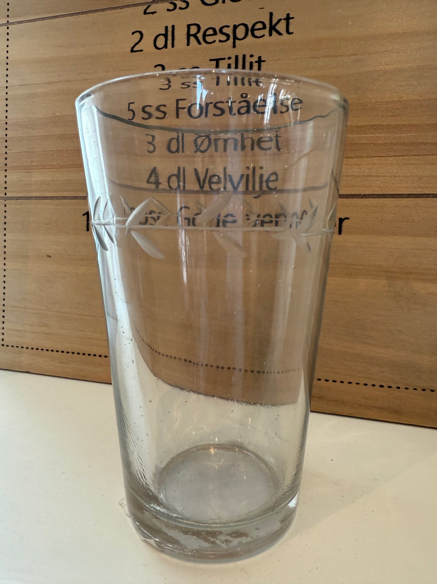 drikkeglass m/hvit mønster
